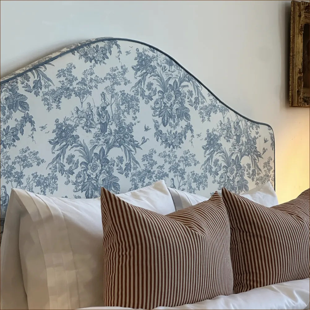 Headboard in Lelievre