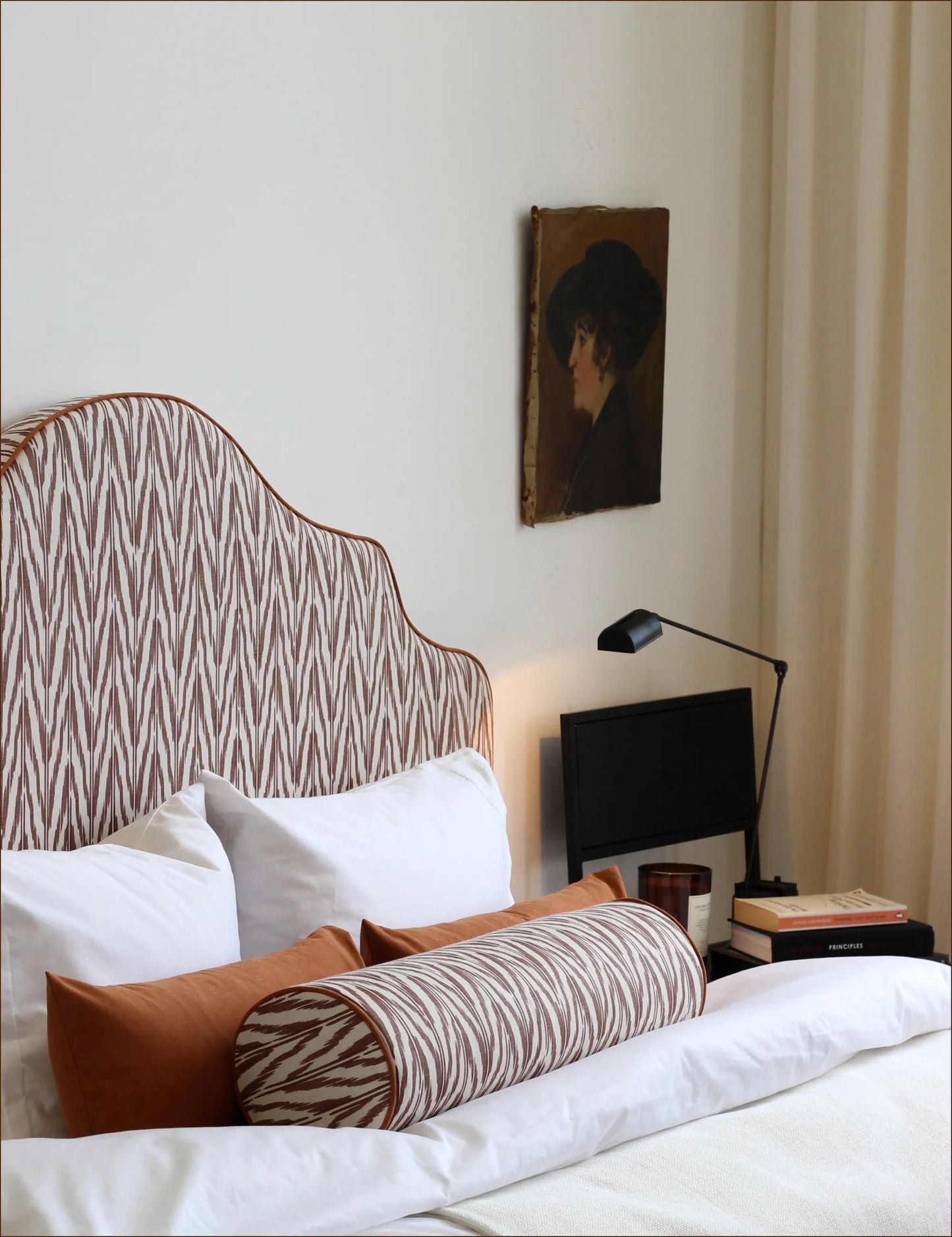 Sänggavel i Helene Blanche Painted Ikat