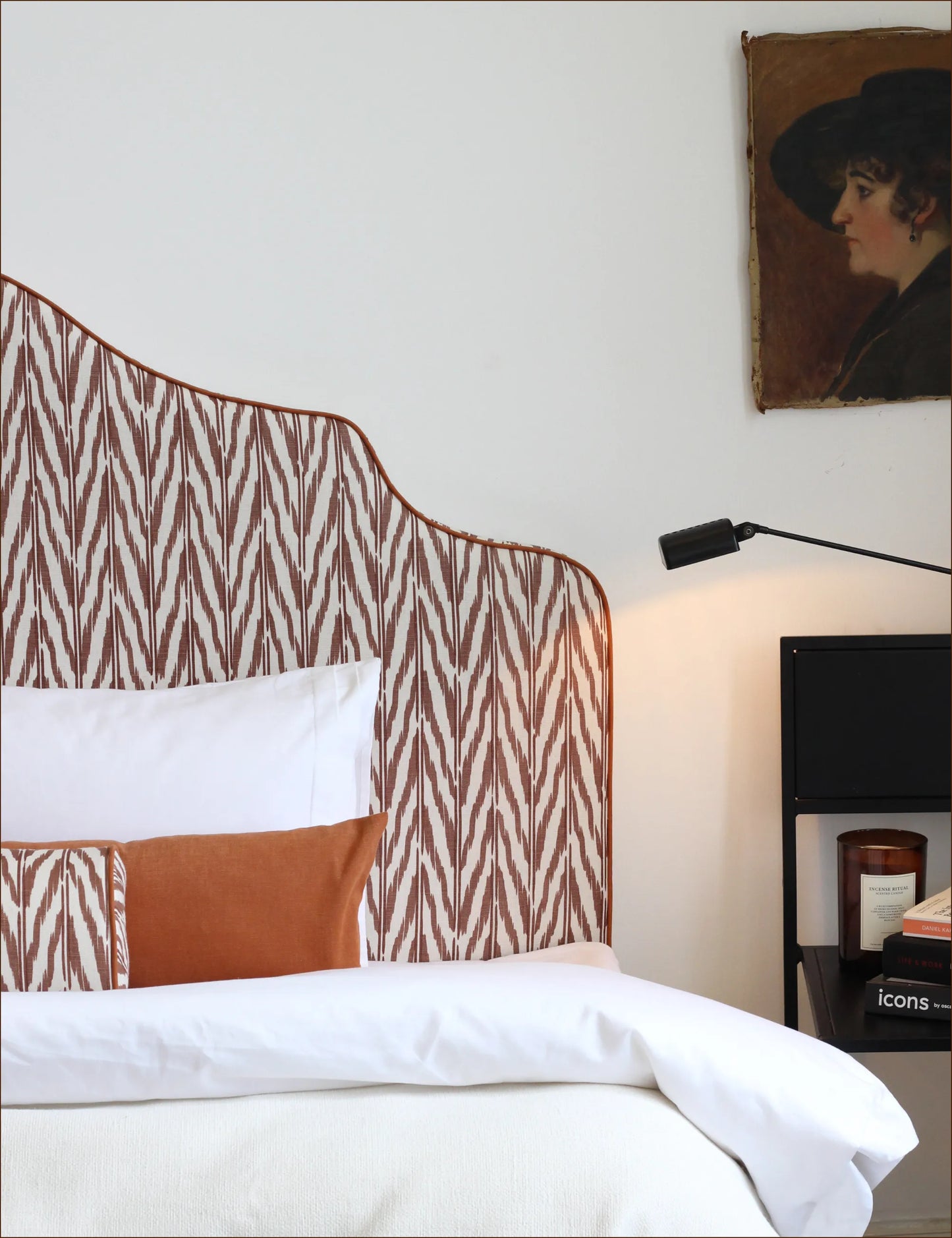 Sänggavel i Helene Blanche Painted Ikat