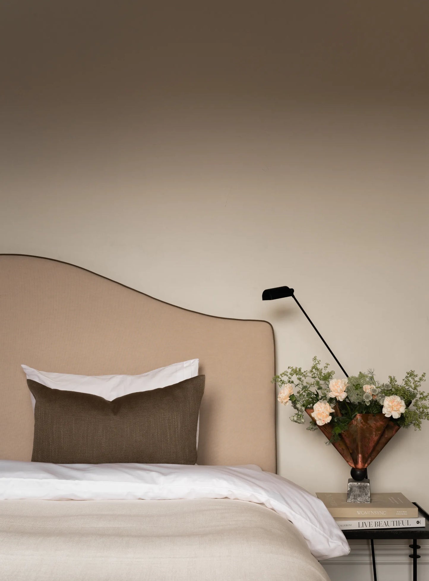 Sänggavel Kirkby Design Doe