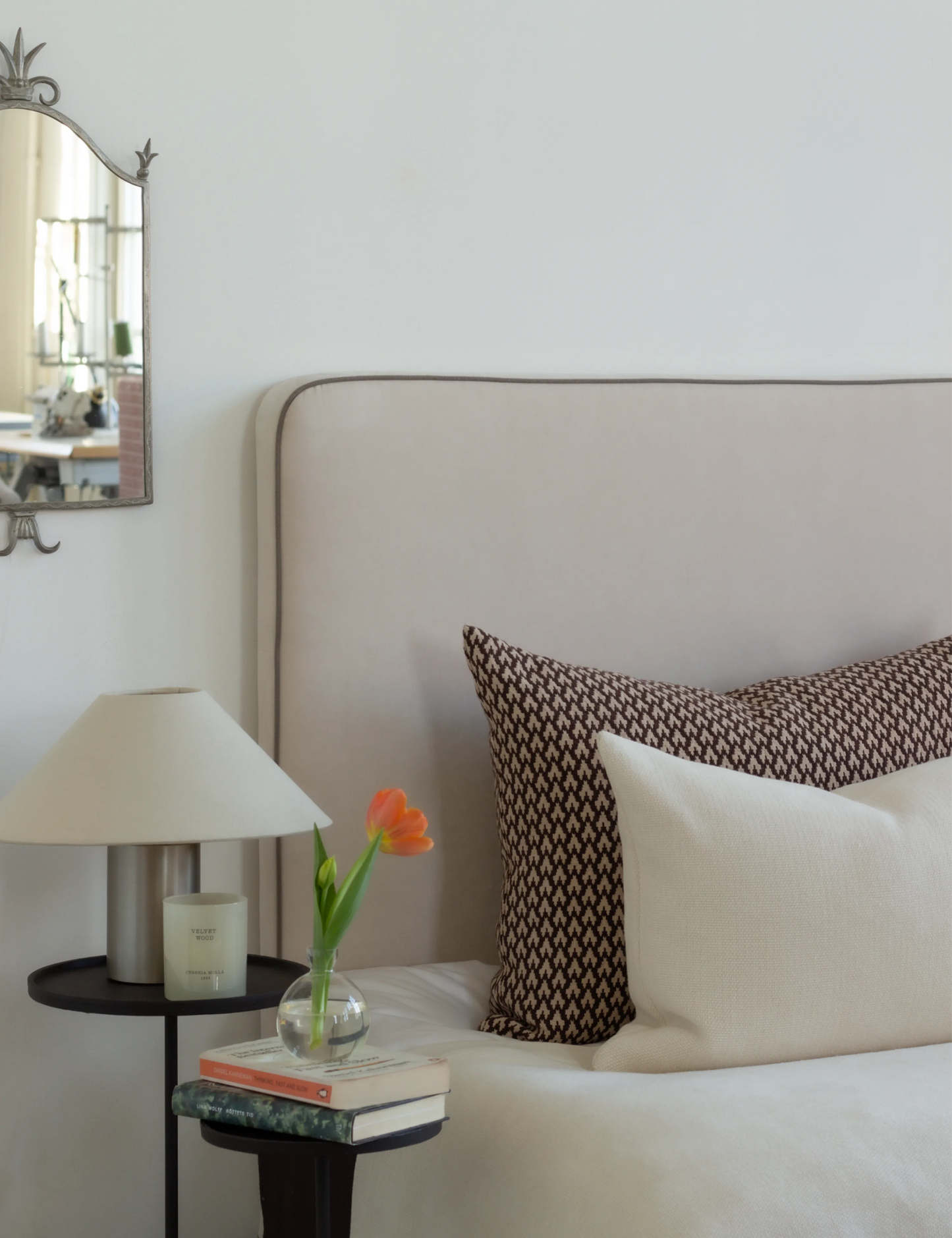 Sänggavel Österlen i beige från Linwood