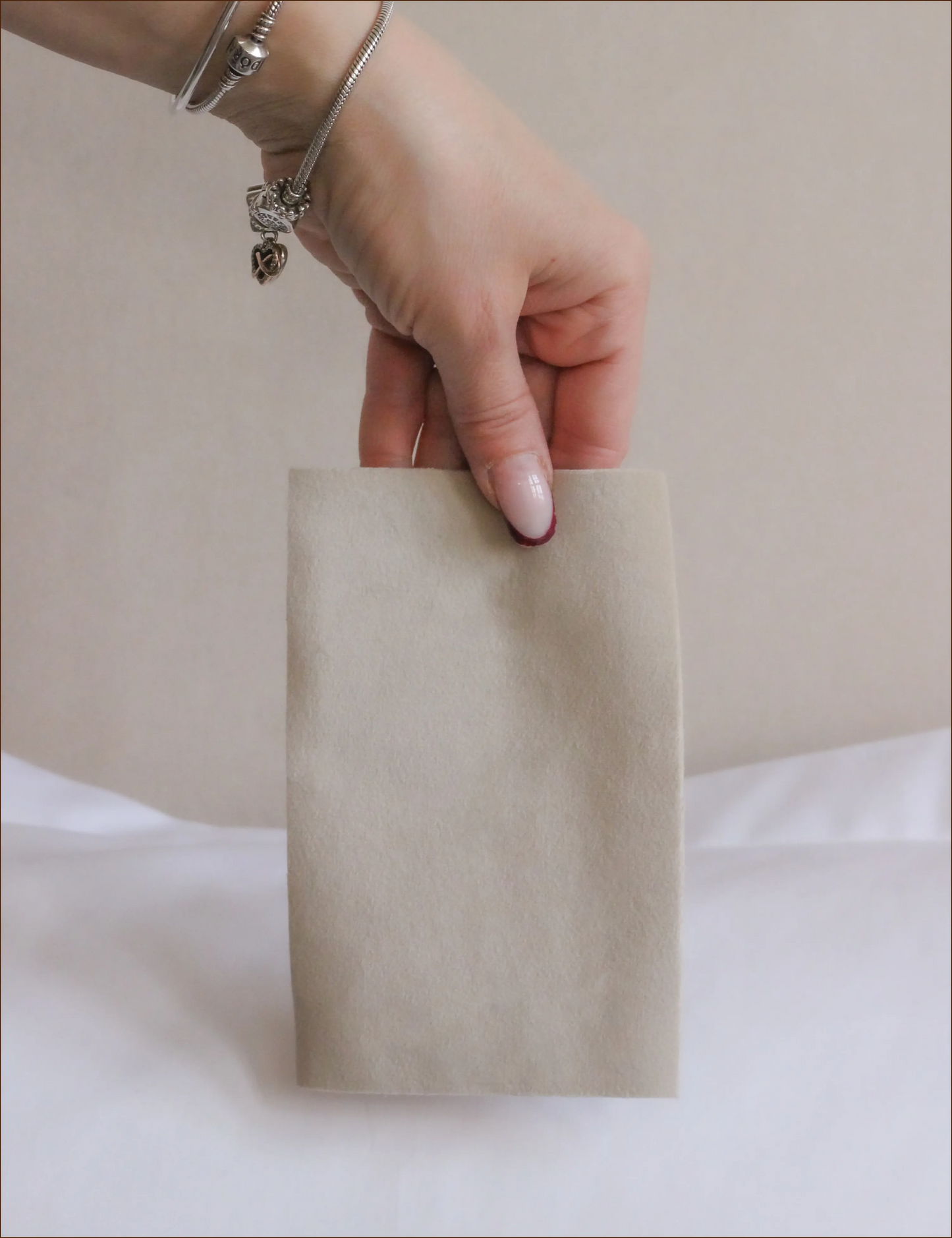 Sänggavel Österlen i beige från Linwood