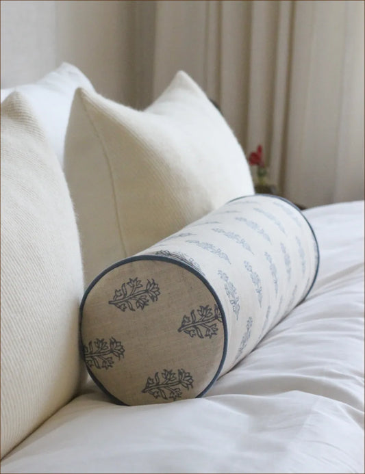 Bolsterkudde i Buttercup Denim (Andrew Martin)