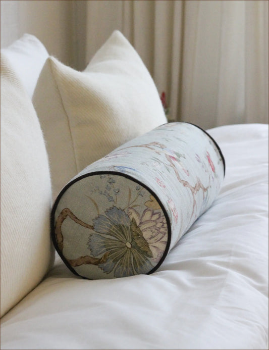 Bolsterkudde i GP & J Baker “Oriental Bird – Blue”