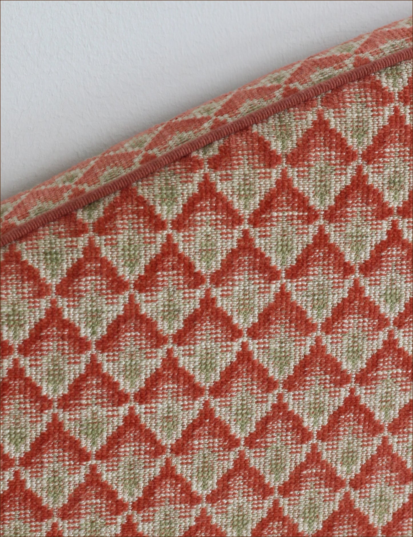 Sänggavel i Carlotta Red