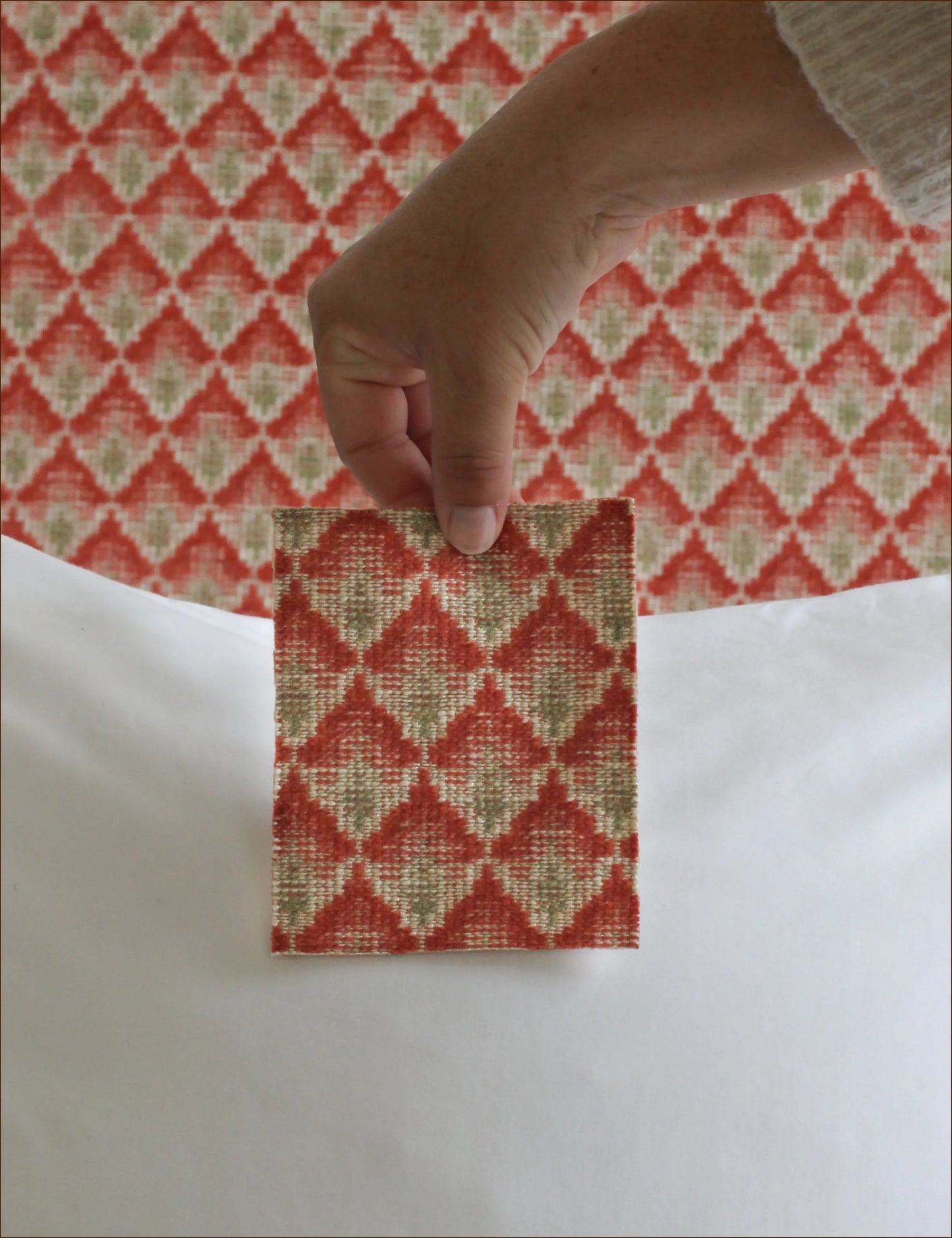 Sänggavel i Carlotta Red