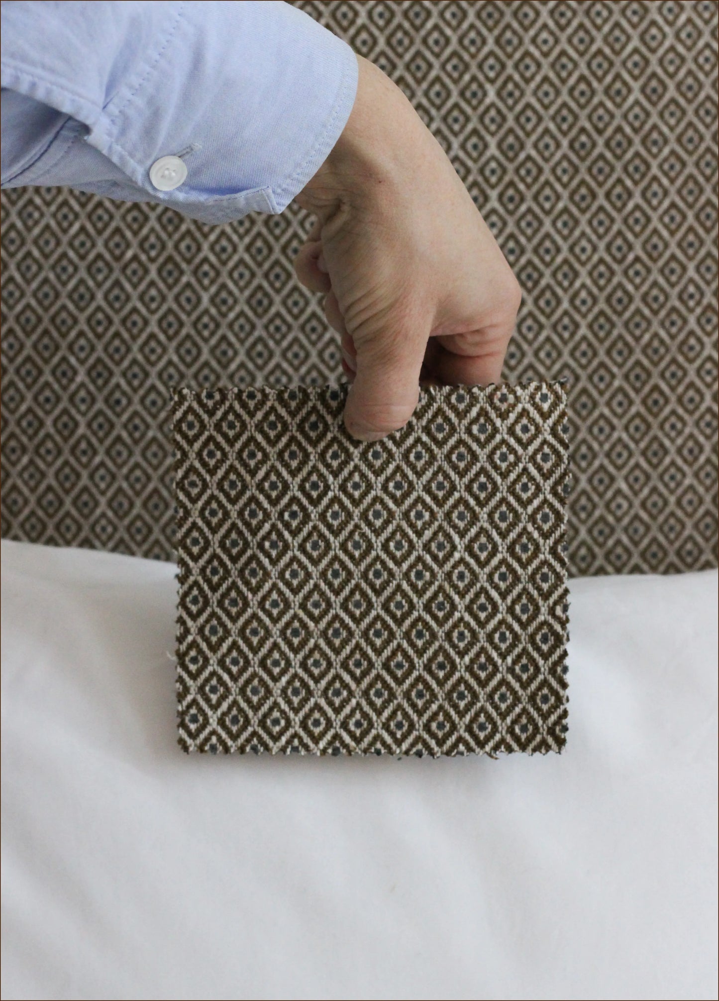 Sänggavel Cotswolds klädd i Guell Le Madrid Basil