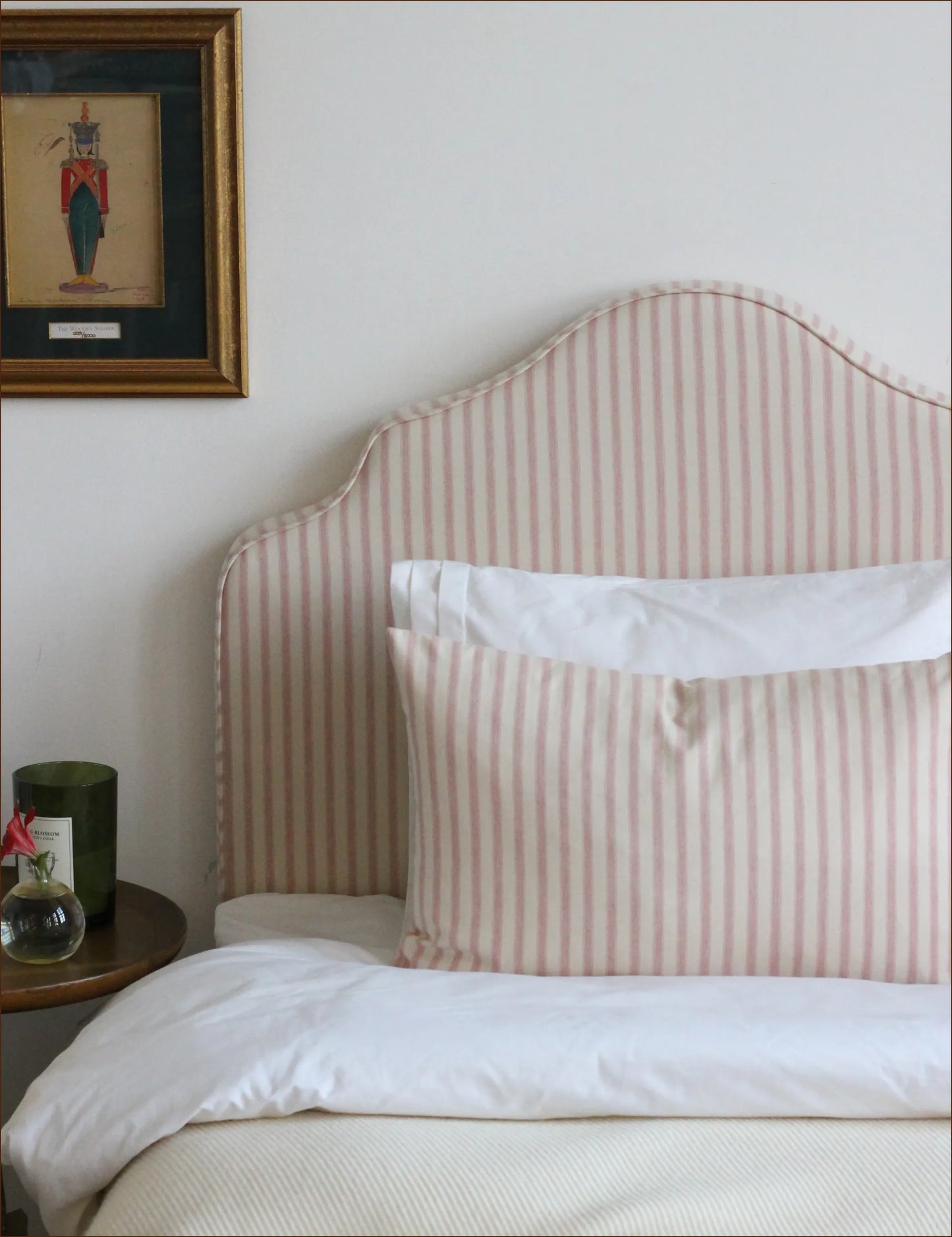 Sänggavel Cotswolds klädd i Ticking  Stripe 2 Pink