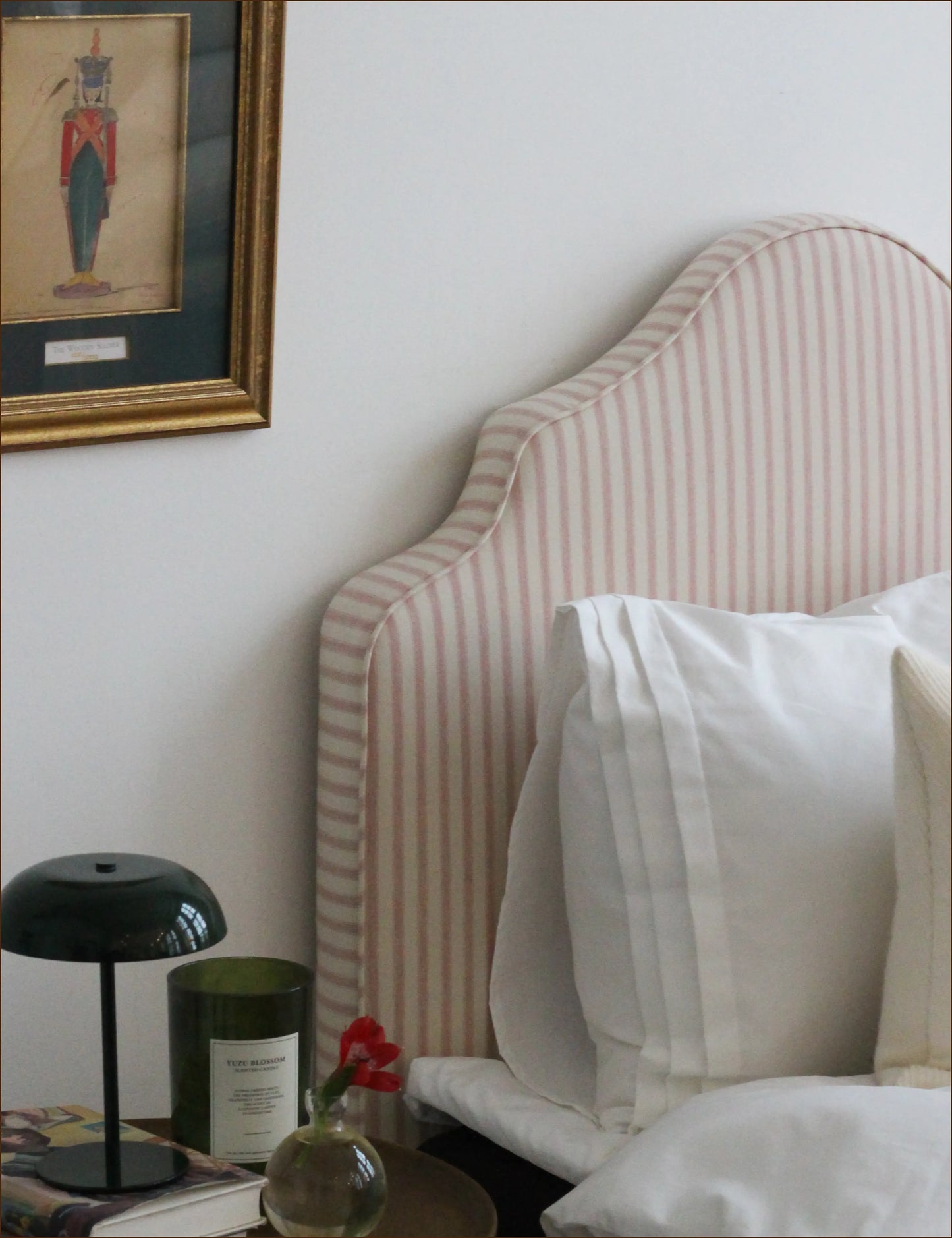 Sänggavel Cotswolds klädd i Ticking  Stripe 2 Pink