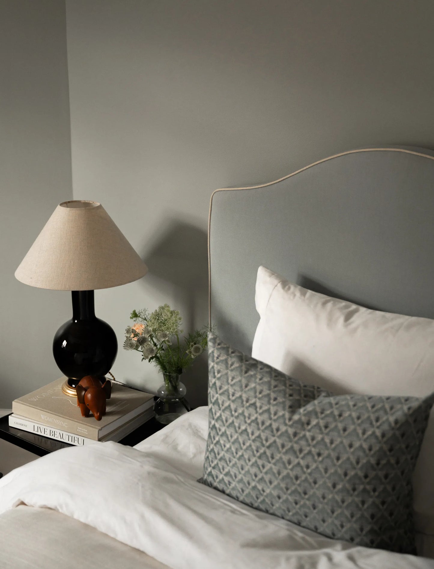 Sänggavel Mayfair i Kirkby Design Abyss 94 cm